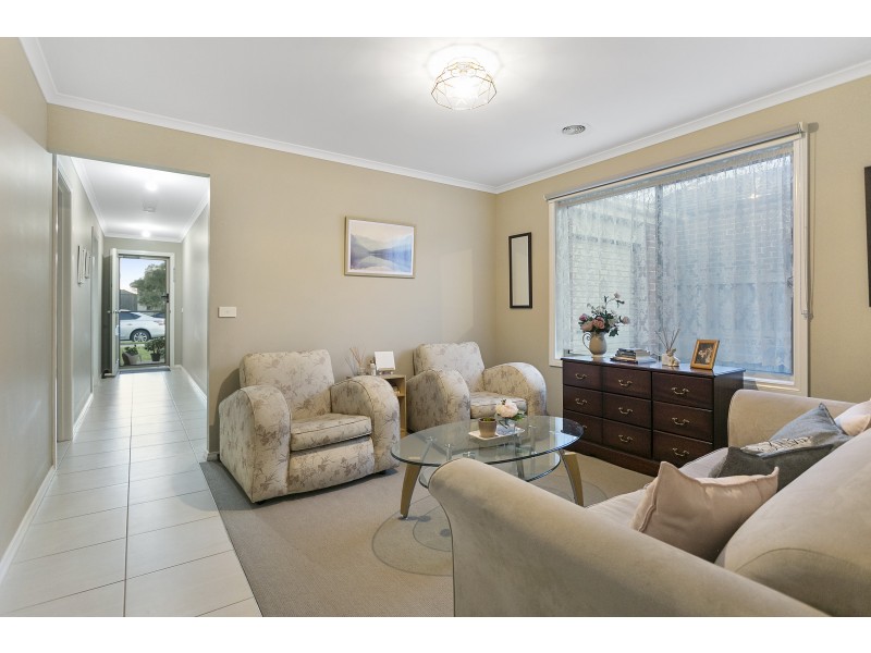 53 Chantenay Parade, Cranbourne North VIC 3977