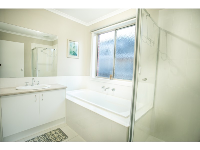 53 Chantenay Parade, Cranbourne North VIC 3977