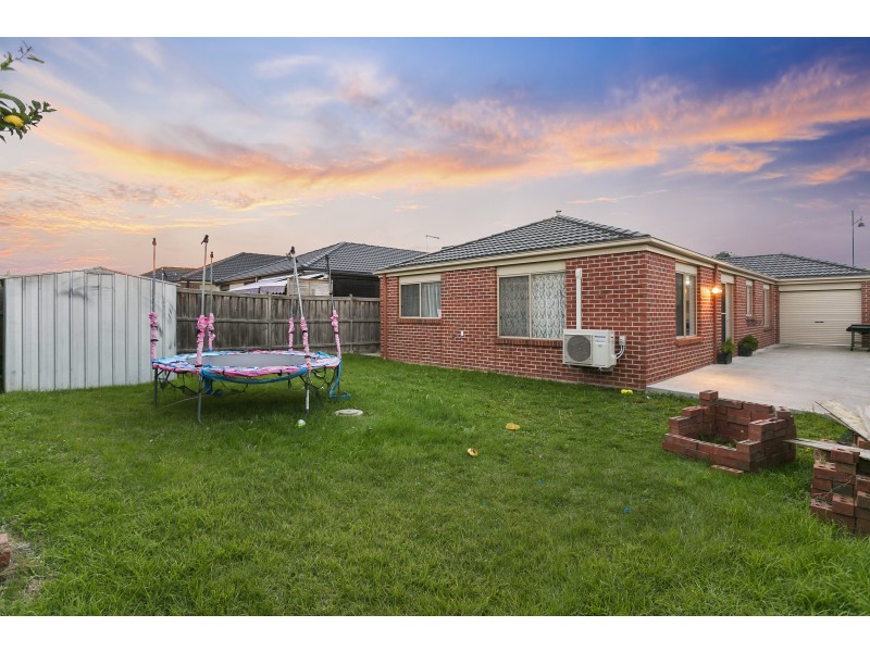 53 Chantenay Parade, Cranbourne North VIC 3977
