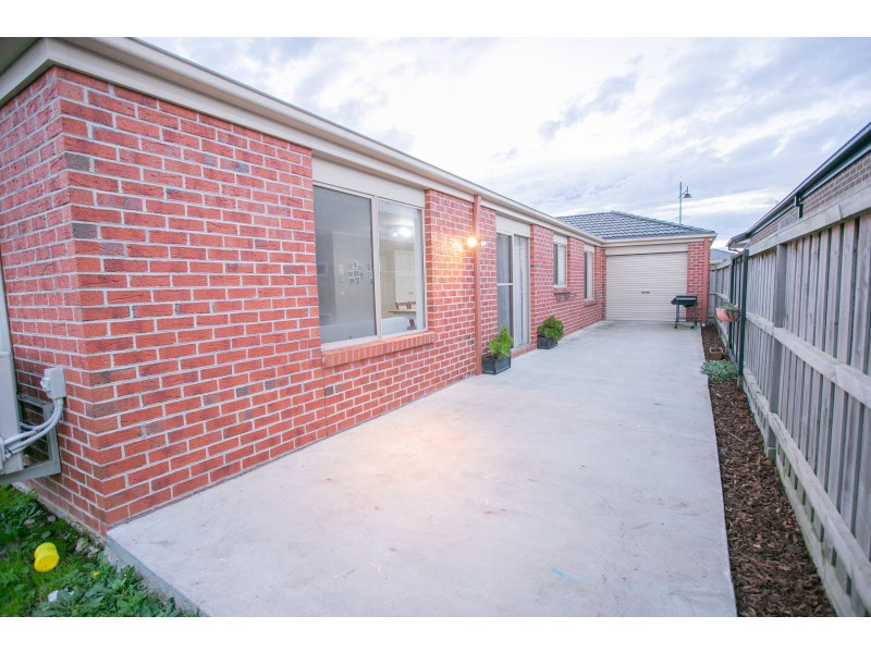 53 Chantenay Parade, Cranbourne North VIC 3977