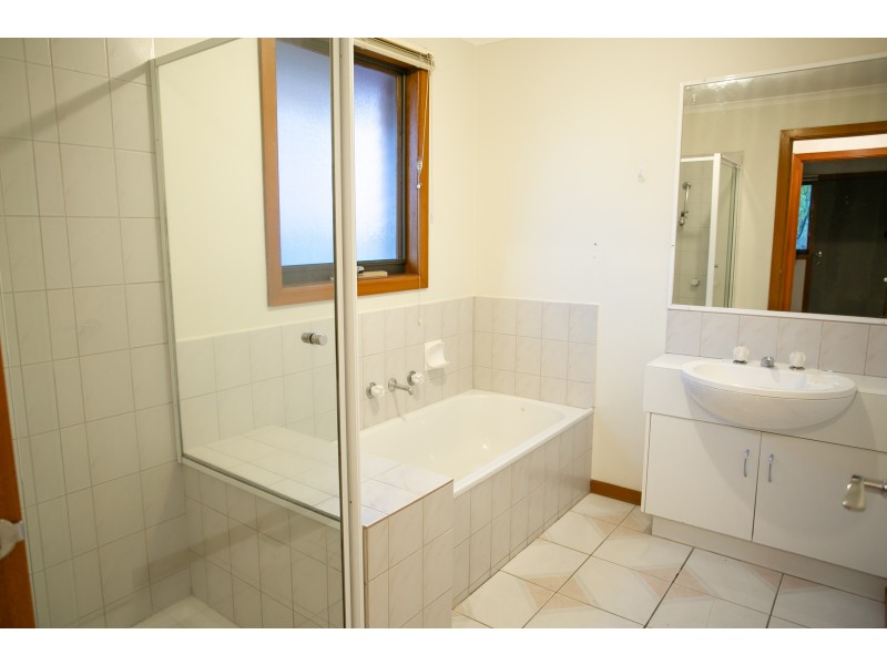 12 Kanumbra Court, Hallam VIC 3803