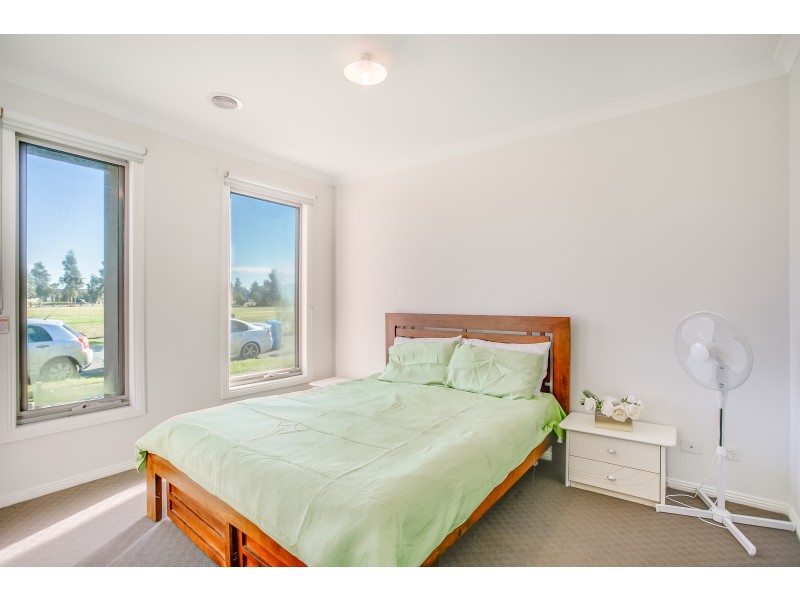 49A Wilkiea Cr, Cranbourne North VIC 3977