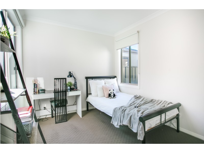 49A Wilkiea Cr, Cranbourne North VIC 3977