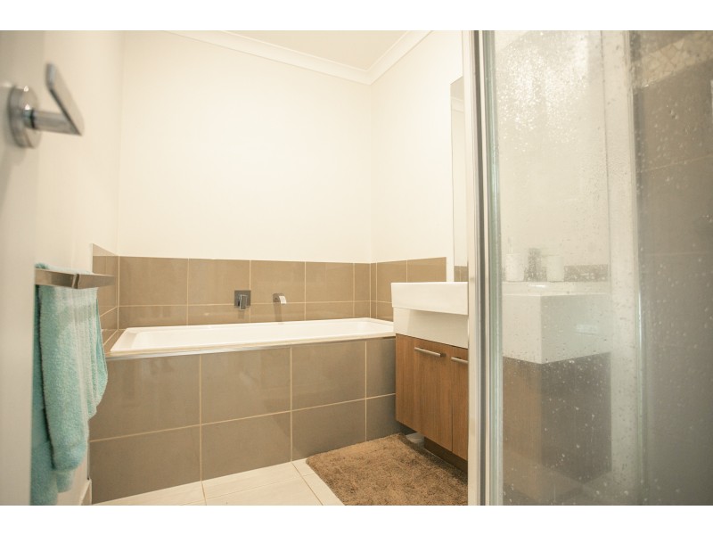 49A Wilkiea Cr, Cranbourne North VIC 3977