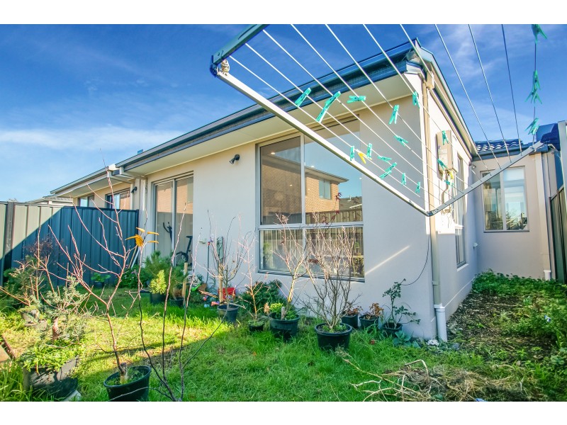 49A Wilkiea Cr, Cranbourne North VIC 3977