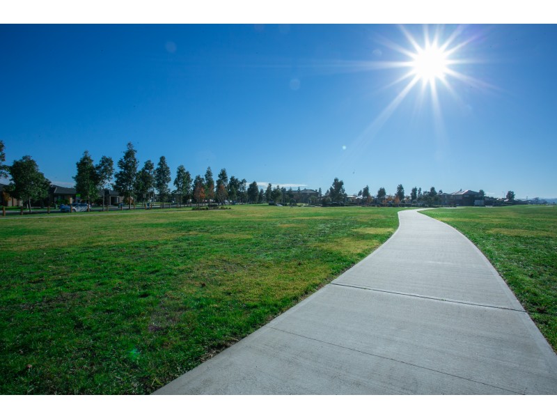 49A Wilkiea Cr, Cranbourne North VIC 3977