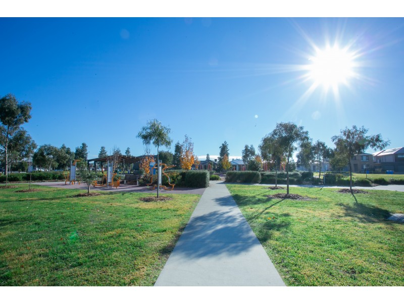 49A Wilkiea Cr, Cranbourne North VIC 3977