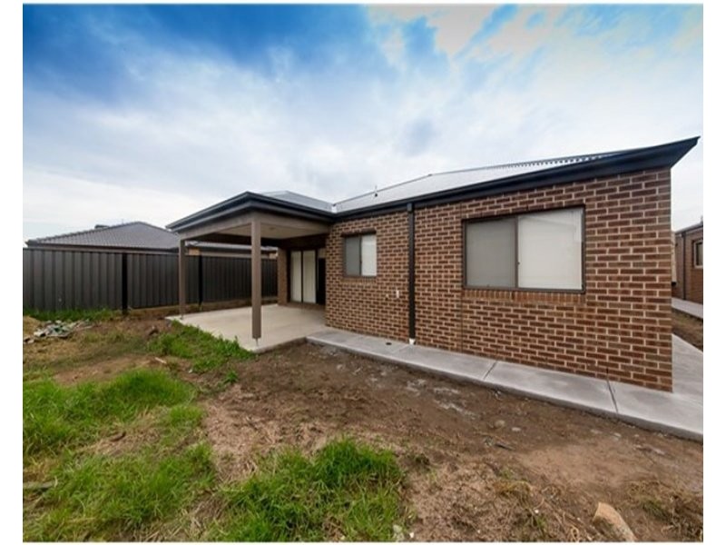 4 Holsteiner Terrace, Clyde North VIC 3978