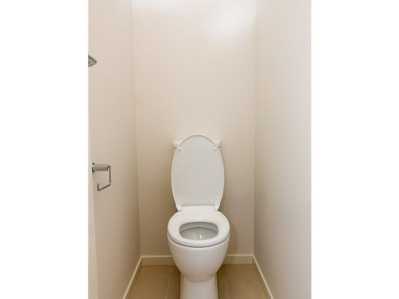 4 Holsteiner Terrace, Clyde North VIC 3978