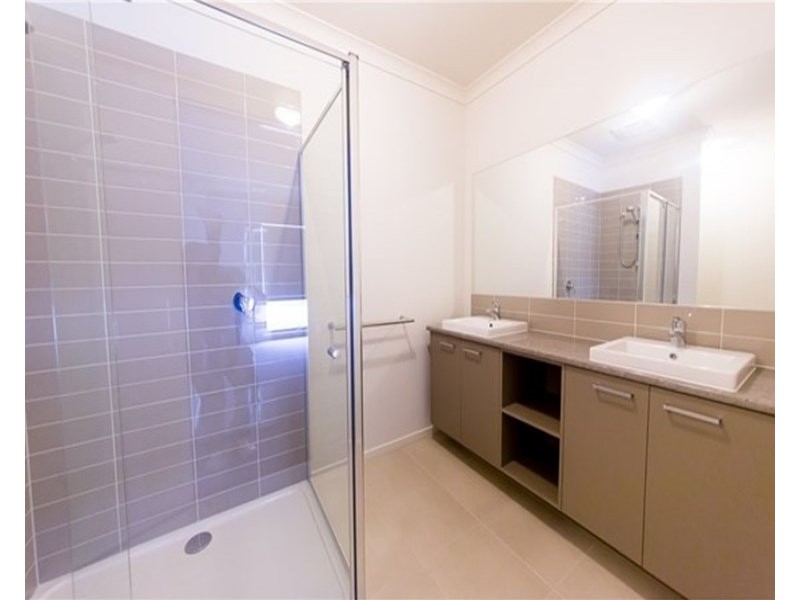 4 Holsteiner Terrace, Clyde North VIC 3978