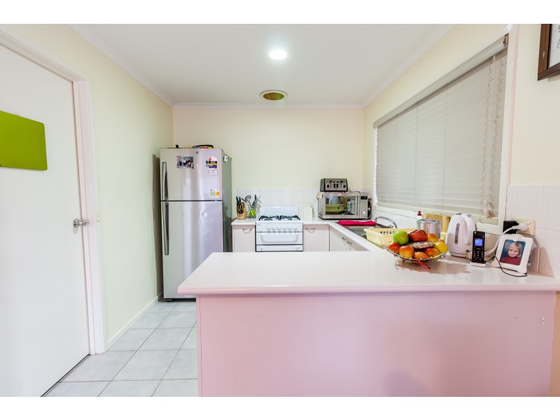 4 Crystal Gardens, Cranbourne West VIC 3977