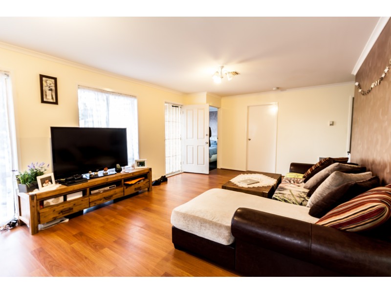 4 Crystal Gardens, Cranbourne West VIC 3977