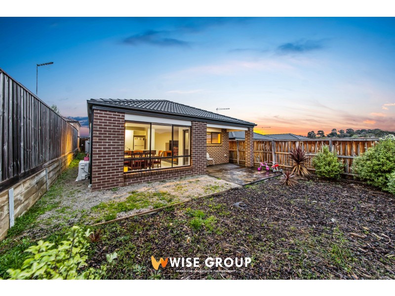 19 Cascade Way, Pakenham VIC 3810