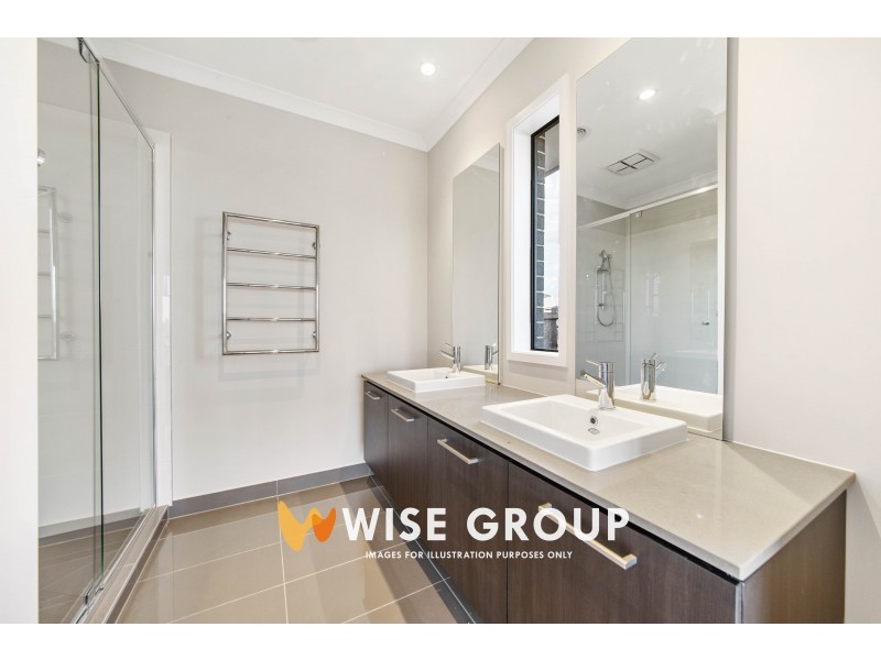 35 Winchcombe Way, Cranbourne North VIC 3977