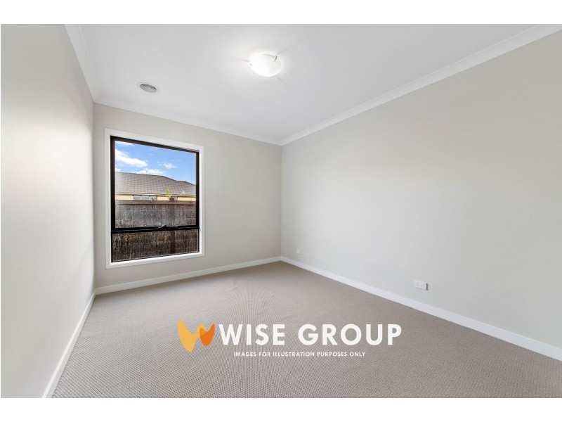 35 Winchcombe Way, Cranbourne North VIC 3977