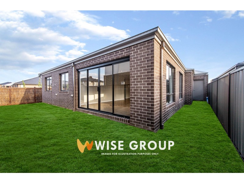 35 Winchcombe Way, Cranbourne North VIC 3977