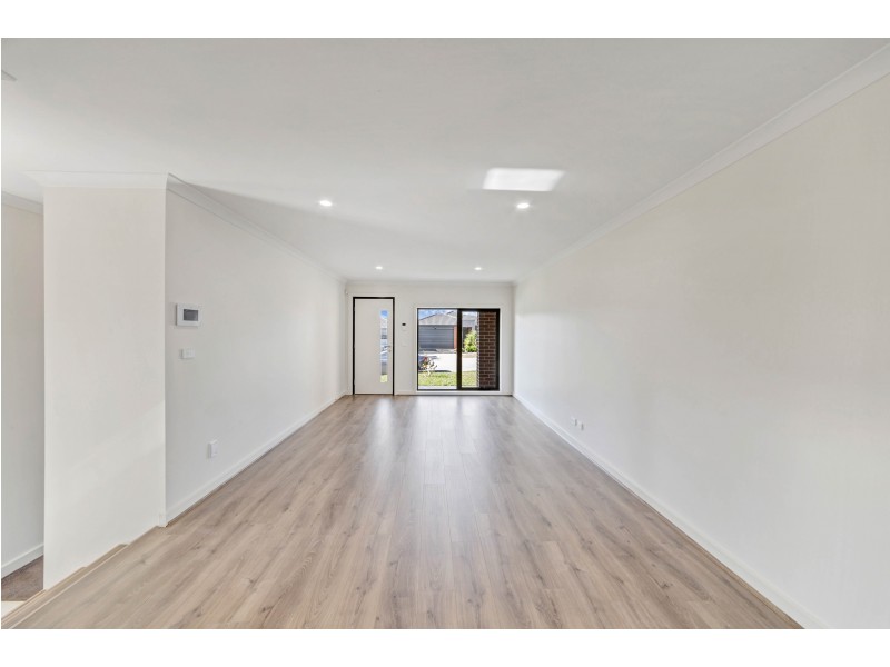 1/36 Silver Gum Drive, Pakenham VIC 3810