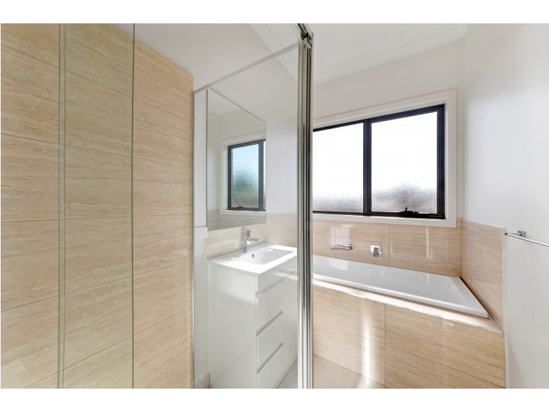 1/36 Silver Gum Drive, Pakenham VIC 3810