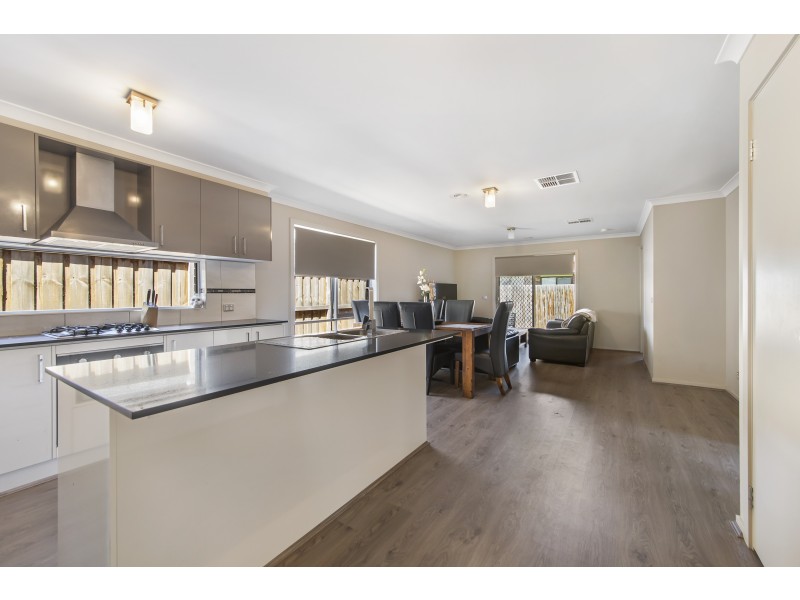 43 Arlington Avenue, Pakenham VIC 3810