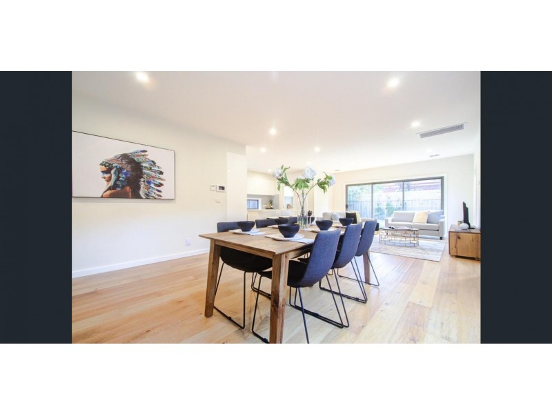 1/16 MANUKA ROAD, Berwick VIC 3806