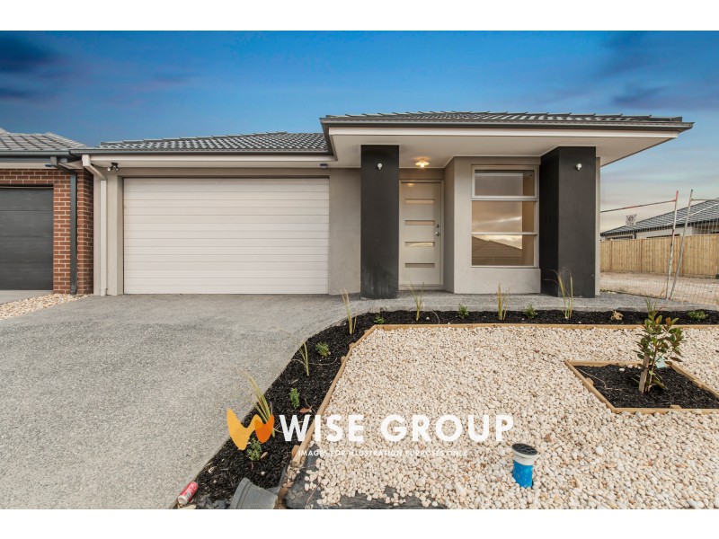 12 Harlequin Way, Clyde North VIC 3978