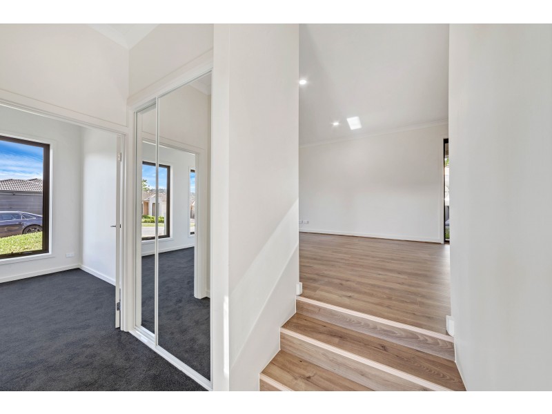 1/36 Silver Gum Drive, Pakenham VIC 3810