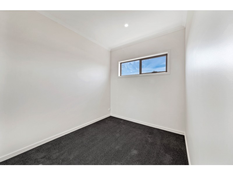 1/36 Silver Gum Drive, Pakenham VIC 3810