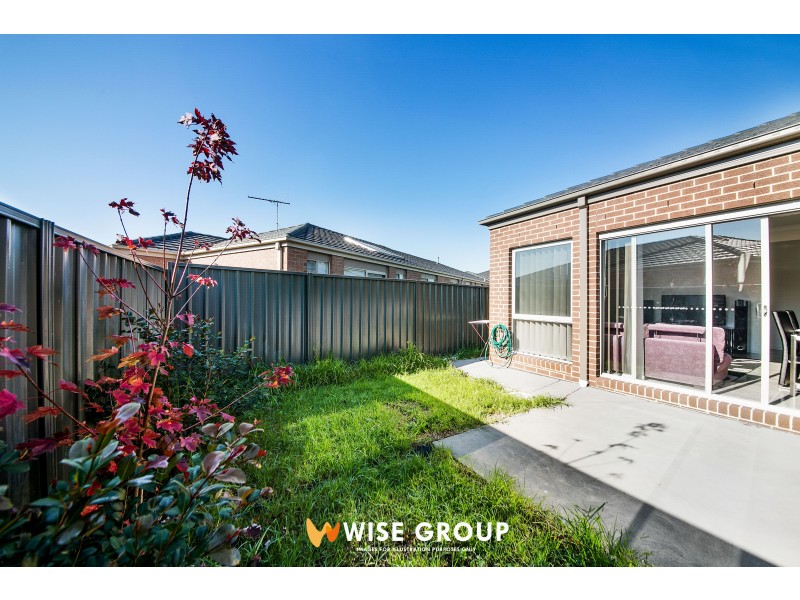 2 Gardens Vista, Lynbrook VIC 3975