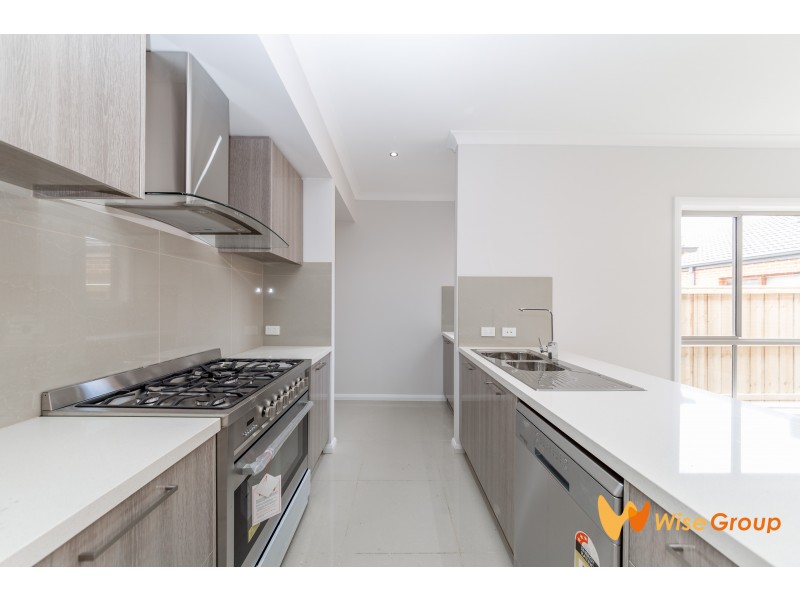 6 Noorat Place, Cranbourne North VIC 3977