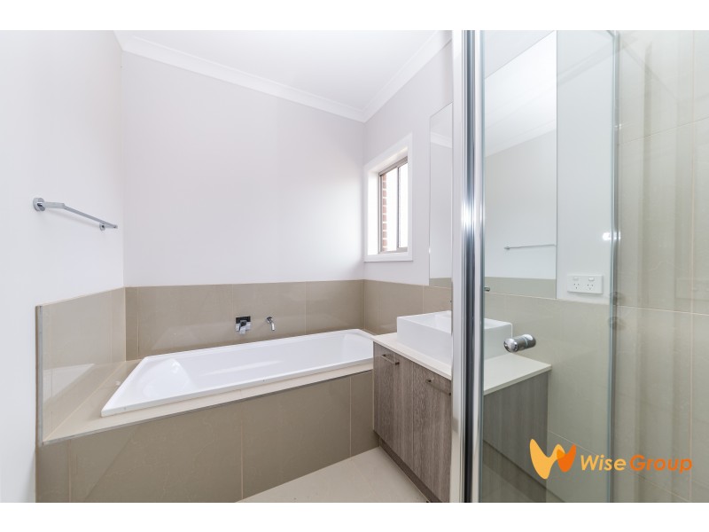 6 Noorat Place, Cranbourne North VIC 3977