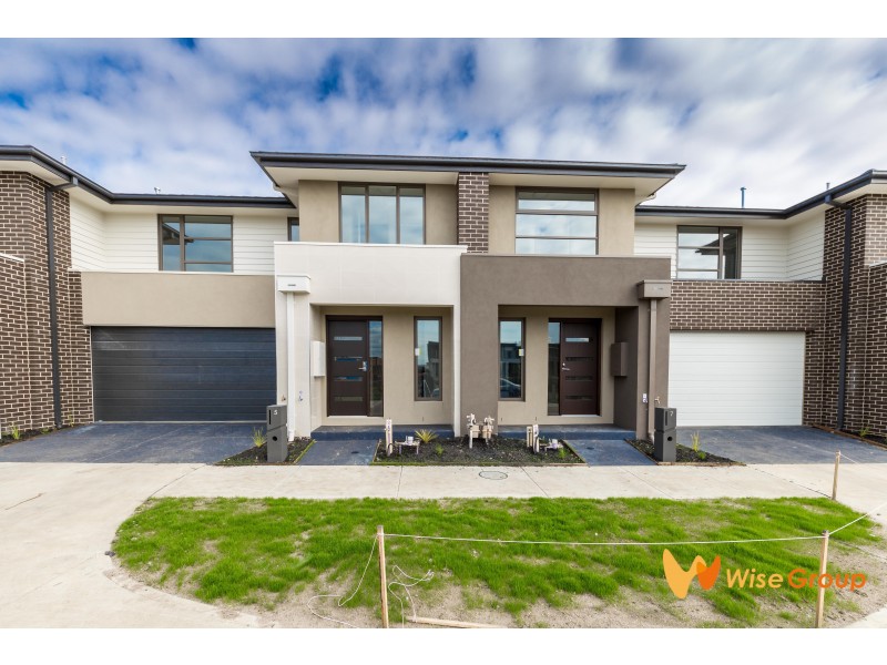 5 Birchmore Place, Clyde North VIC 3978