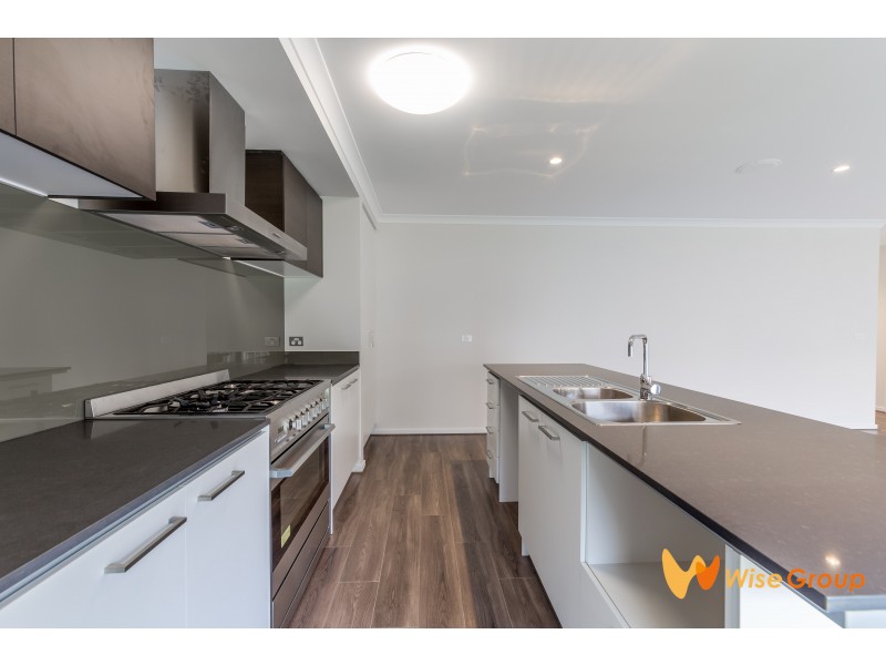 5 Birchmore Place, Clyde North VIC 3978