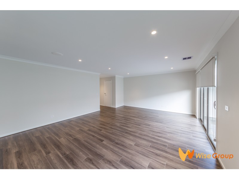 5 Birchmore Place, Clyde North VIC 3978