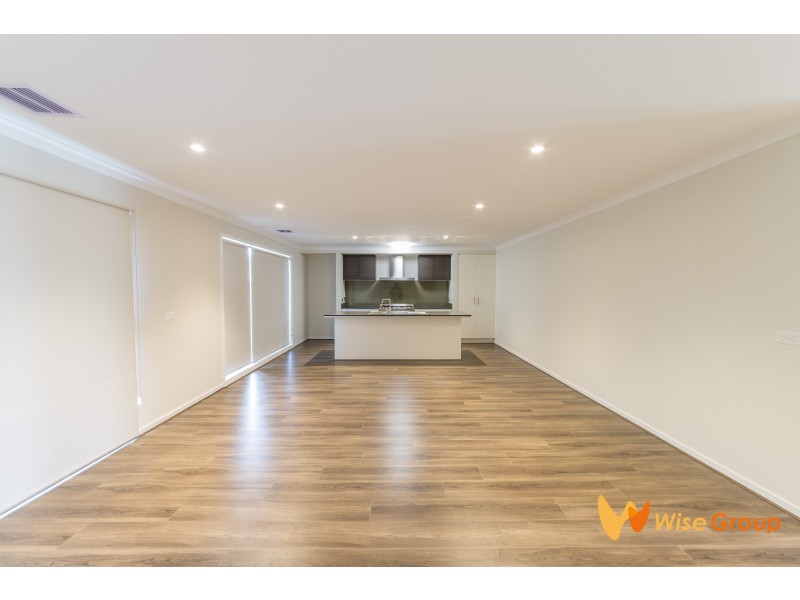 5 Birchmore Place, Clyde North VIC 3978