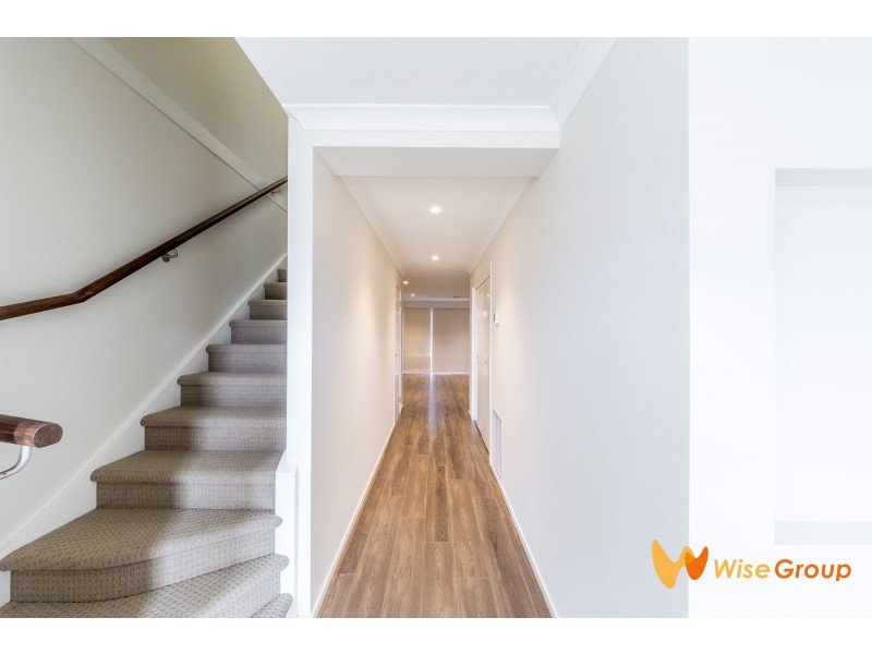 5 Birchmore Place, Clyde North VIC 3978