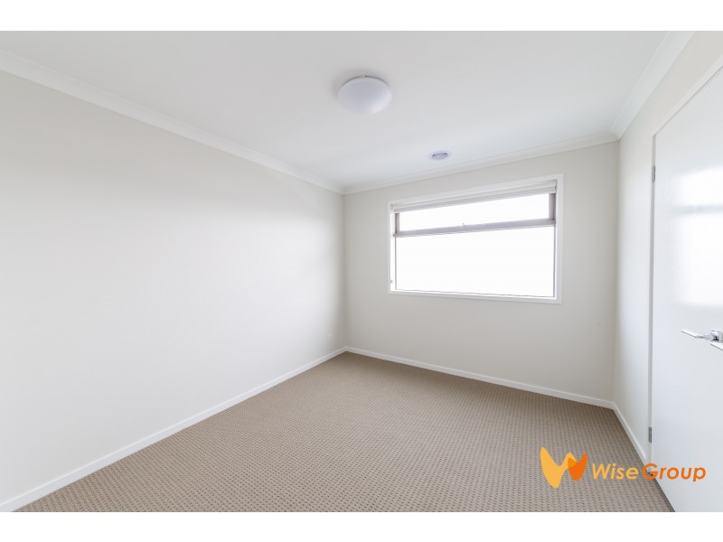 5 Birchmore Place, Clyde North VIC 3978