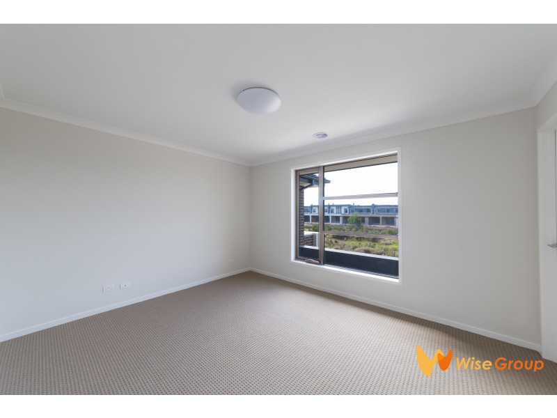 5 Birchmore Place, Clyde North VIC 3978