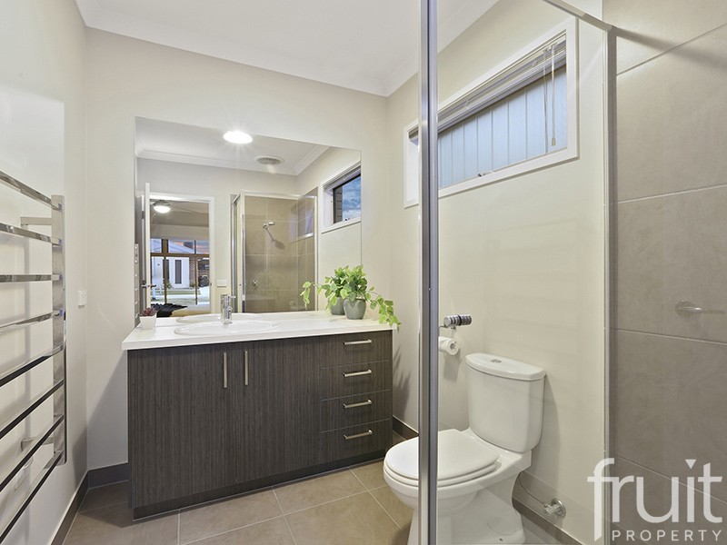 5 PESCIA COURT, Leopold VIC 3224