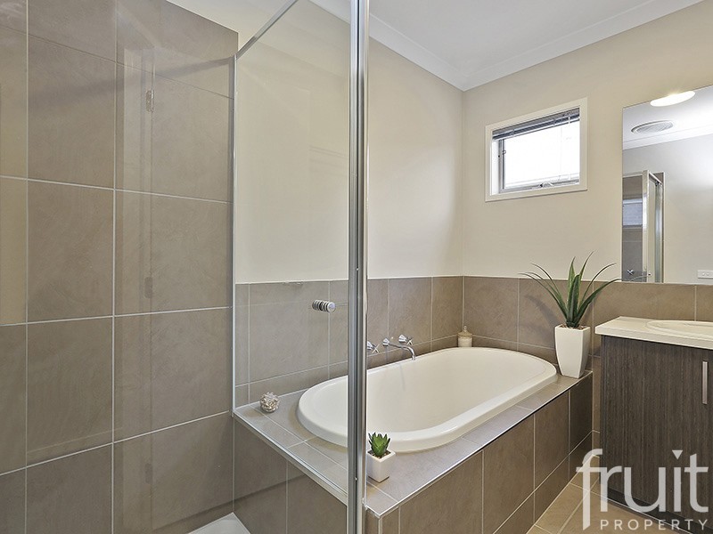 5 PESCIA COURT, Leopold VIC 3224