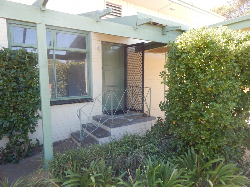 4/1 Charles Street, Newcomb VIC 3219