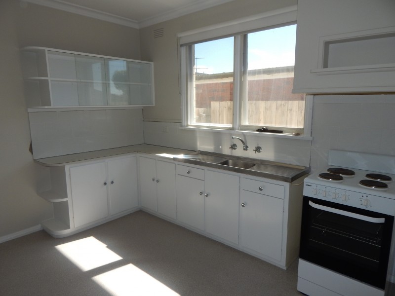 4/1 Charles Street, Newcomb VIC 3219