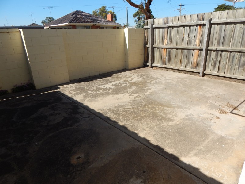 4/1 Charles Street, Newcomb VIC 3219