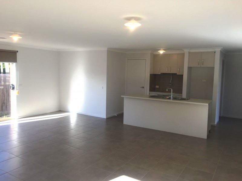 2/12 Detroit Crescent, Corio VIC 3214