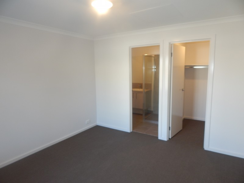 2/12 Detroit Crescent, Corio VIC 3214