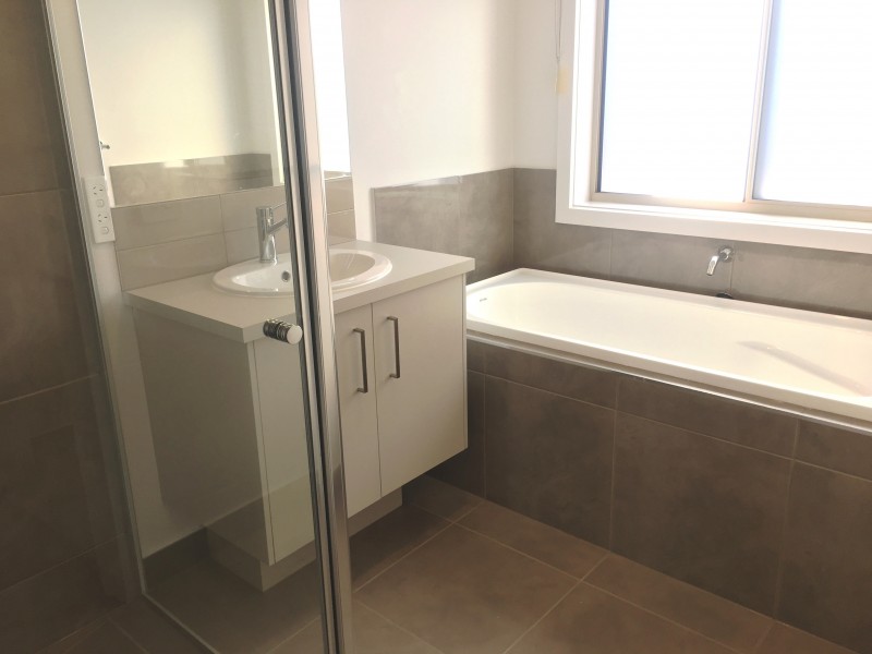 2/12 Detroit Crescent, Corio VIC 3214