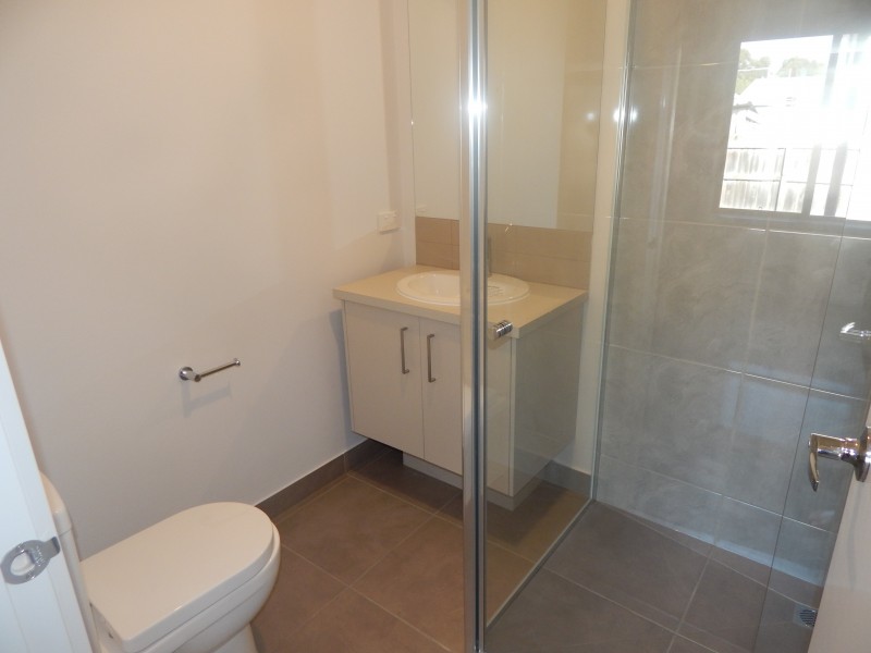 2/12 Detroit Crescent, Corio VIC 3214