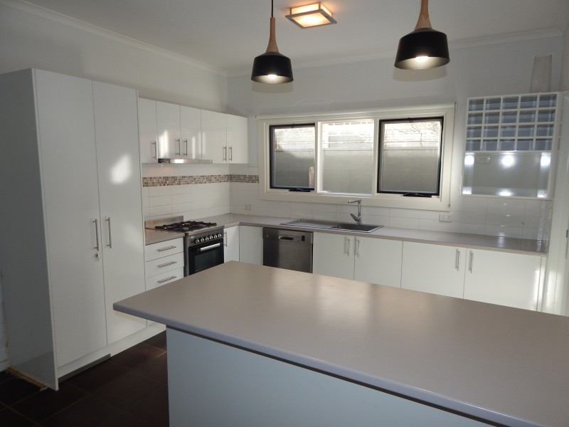 206 Shannon Avenue, Geelong West VIC 3218