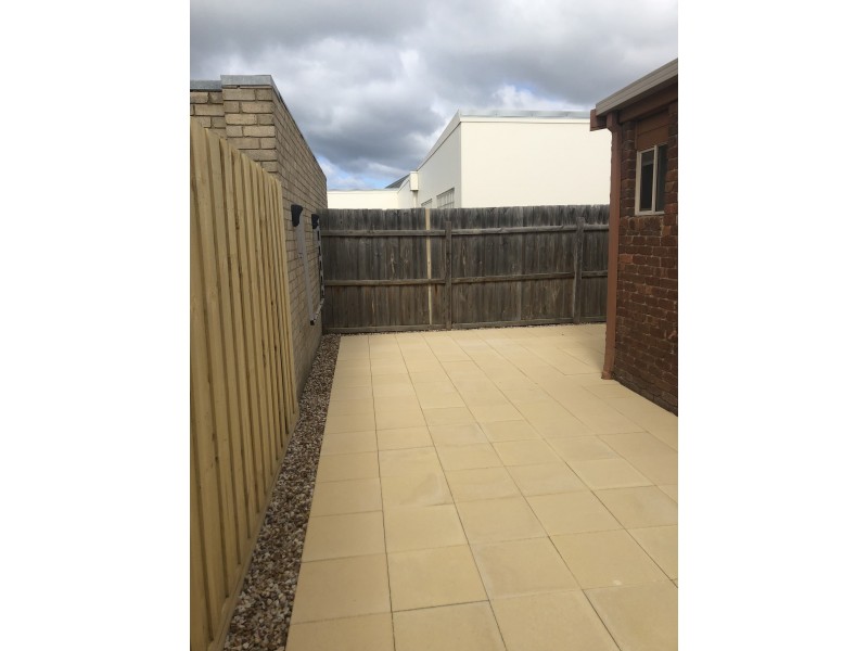 2/140 Geelong Road, Torquay VIC 3228