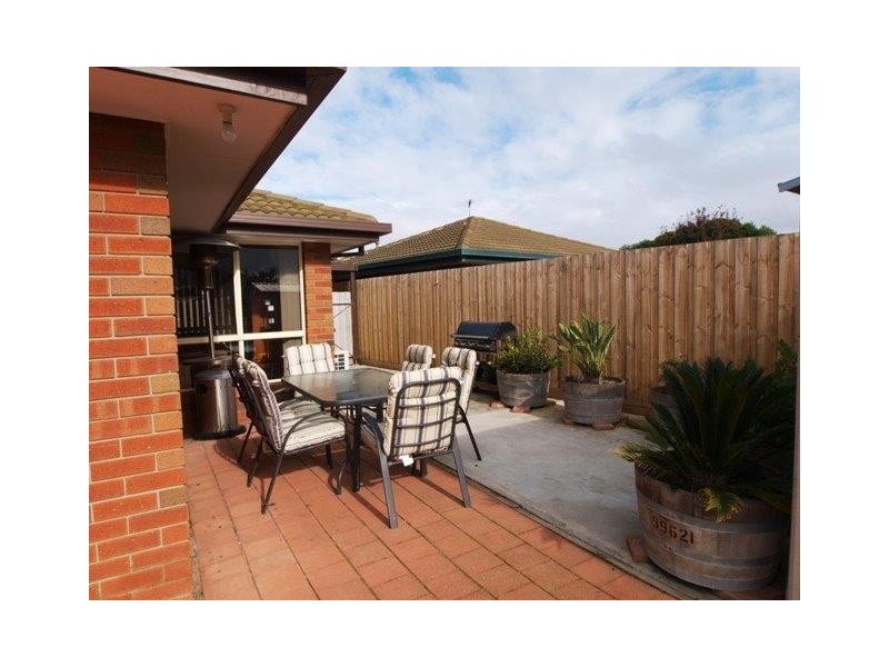 8 Lowan Avenue, Norlane VIC 3214