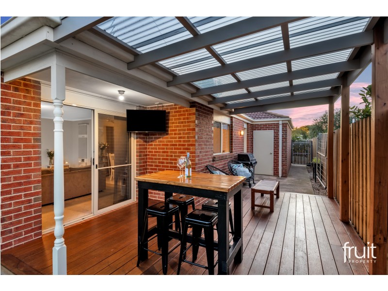 2/6 VINCENT COURT, Whittington VIC 3219